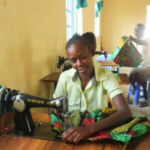 Nähschülerinnen bei der Ausbildung